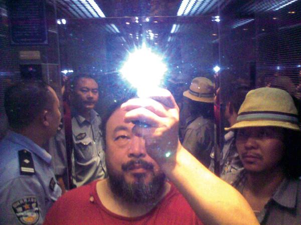 N43 - 100 photos de Ai Weiwei pour la liberté de la presse