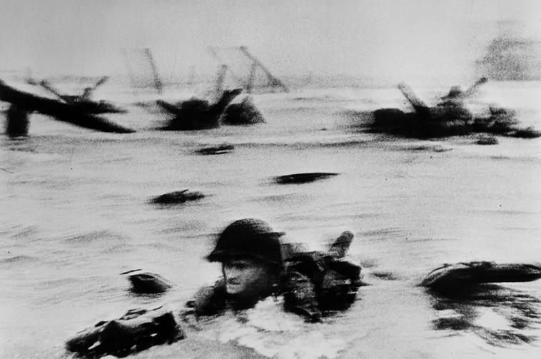 N50 - 100 Photos de Robert Capa pour la liberté de la presse